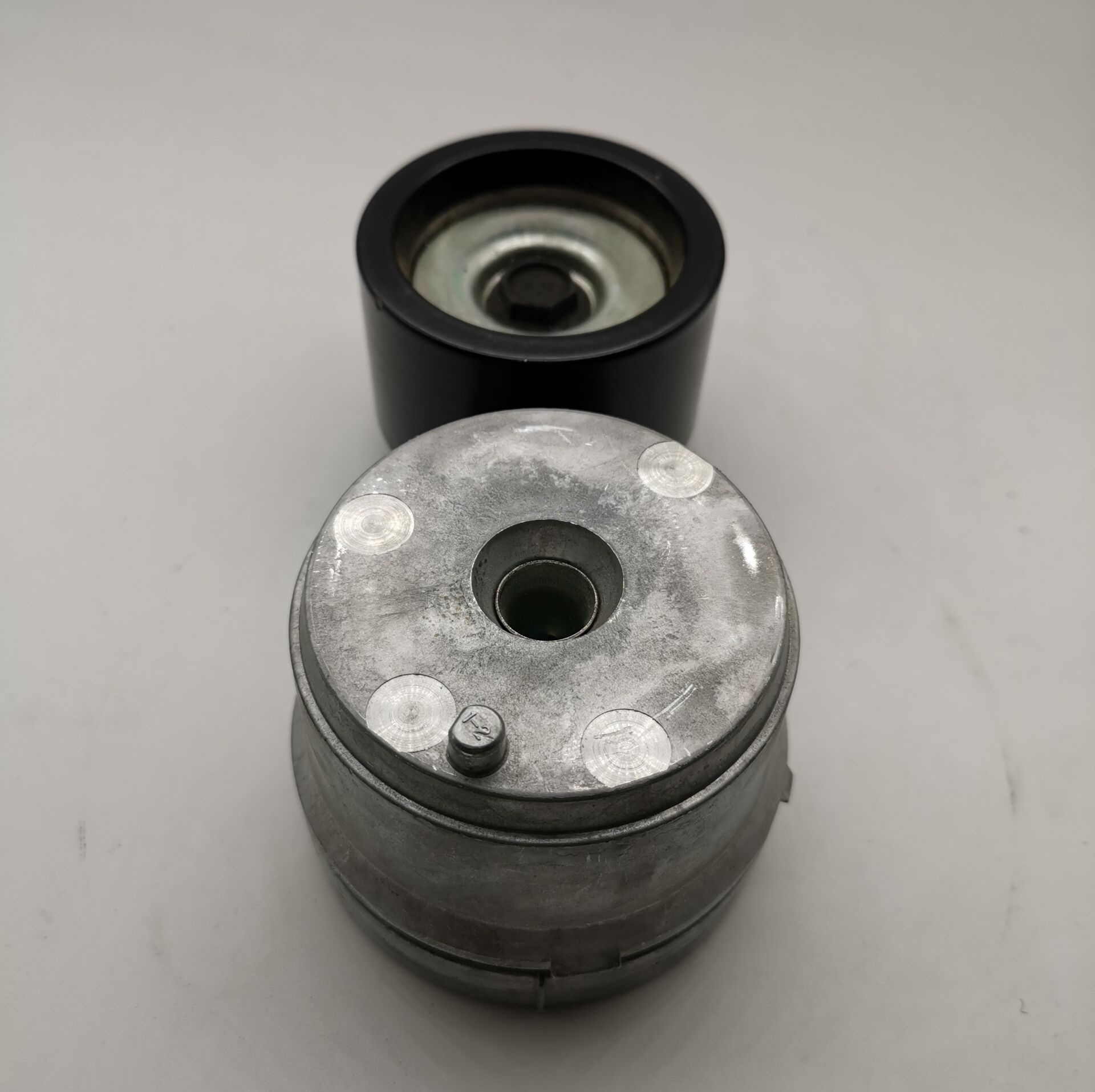 BELT TENSIONER 20461116 8086969 FIT FOR VOLVO